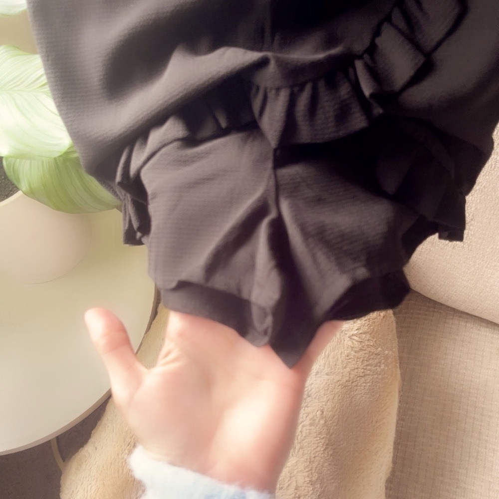 Black Ruffle Mini Skirt XS - Picture 7 of 10